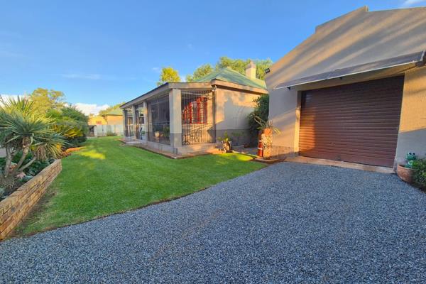 This beautiful and well-maintained family home offers comfortable living in a secure and pleasant environment. 
The property features ...