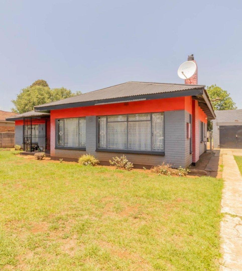 3 Bedroom House for sale in Strubenvale - P24-116817718