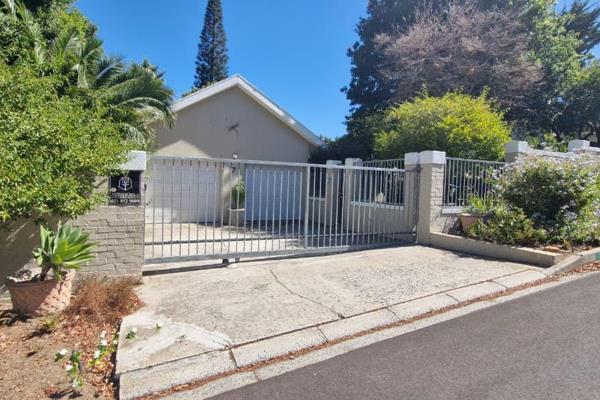 This well maintained, UNFURNISHED 3-bedroom, 2-bathroom house offers a perfect blend of comfortable living and entertainment spaces ...