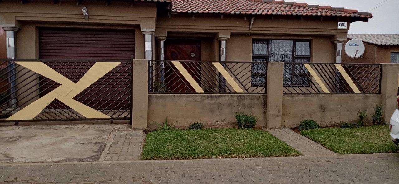 2 Bedroom House for sale in Ratanda - P24-116824504