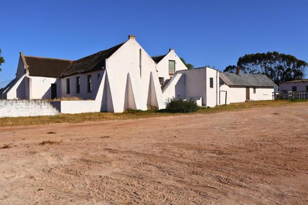 Positioned at a particularly convenient point on Cape Town’s northern edge, the property enjoys proximity to Philadelphia, the Northern ...