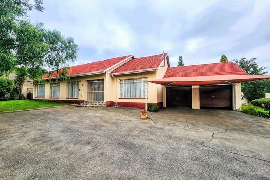 4 Bedroom House for sale in Greenhills