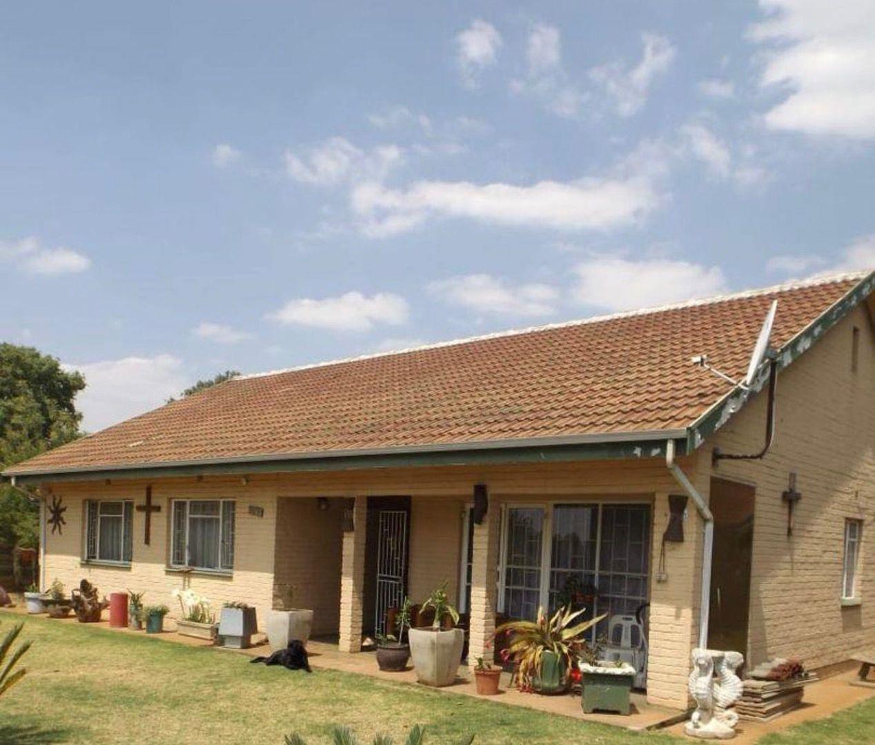 3 Bedroom House for sale in Strubenvale - P24-116839823