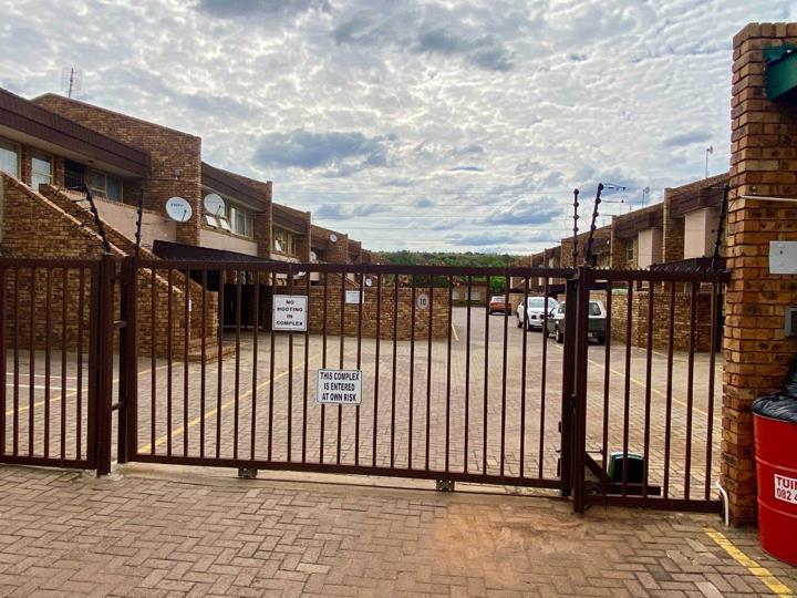 1 Bedroom Apartment / flat for sale in Middelburg Central - P24-116841264