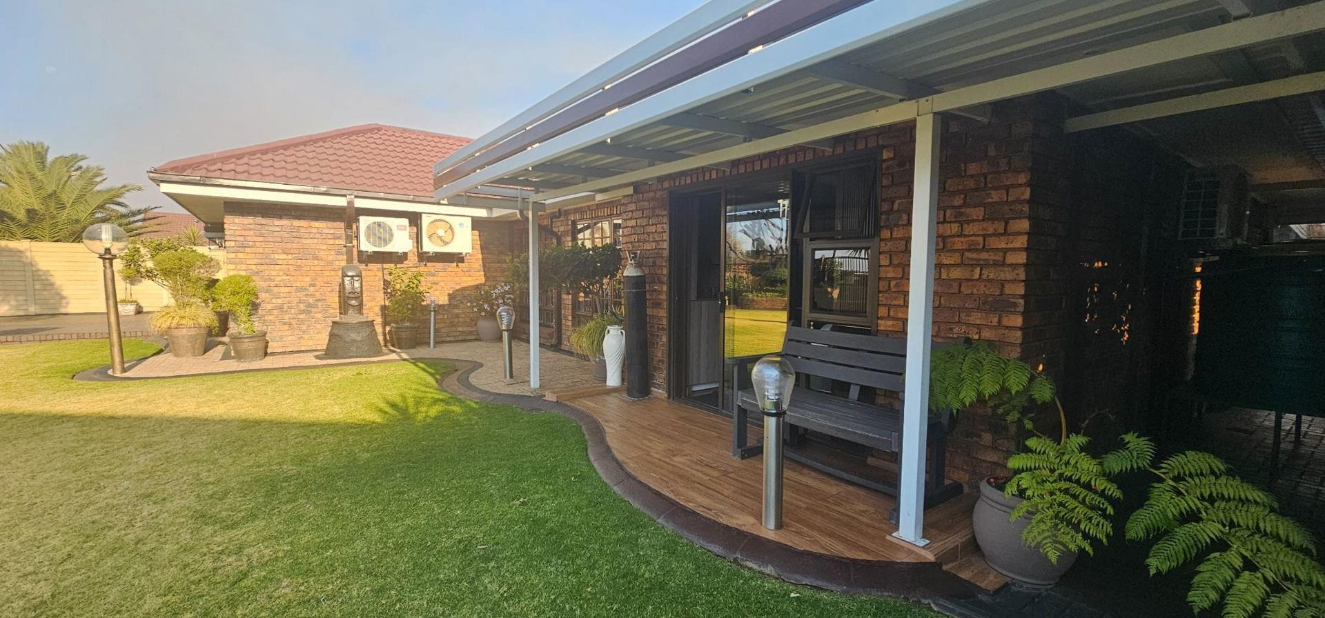 4 Bedroom House for sale in Falcon Ridge - P24-114694808