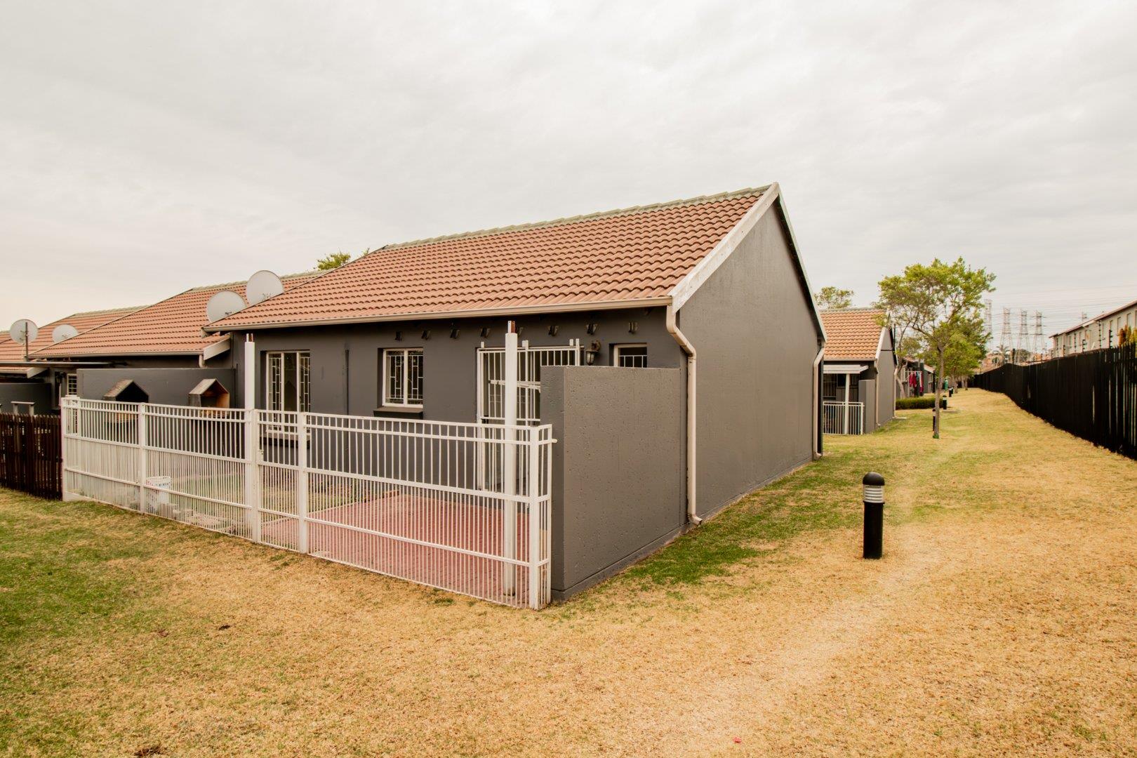 2 Bedroom Townhouse for sale in Greenstone Hill - Aloe Ridge 2, 125 ...