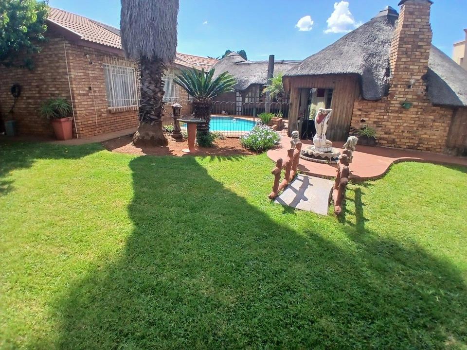 3 Bedroom Spacious House in Westonaria