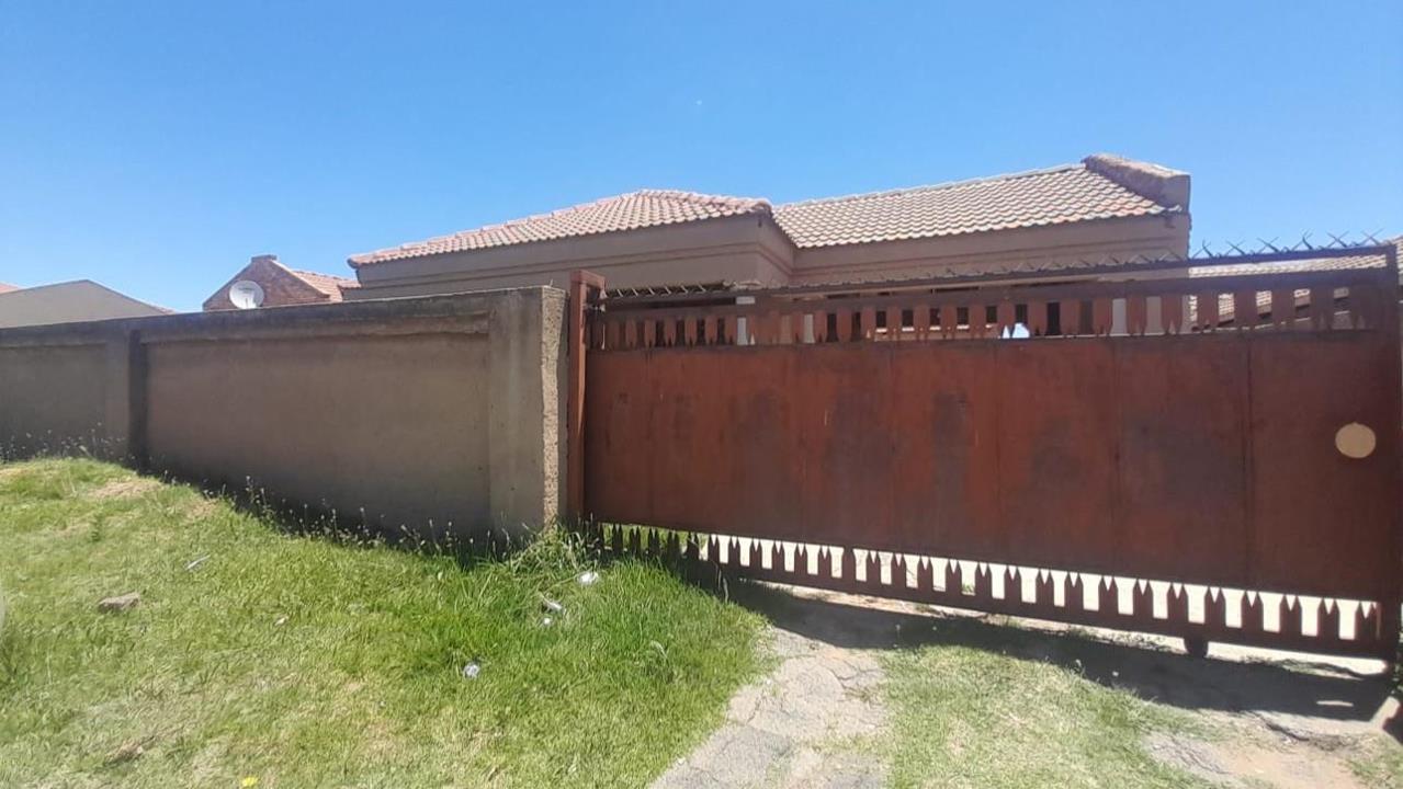 3 Bedroom House for sale in Shalimar Ridge - P24-116847816
