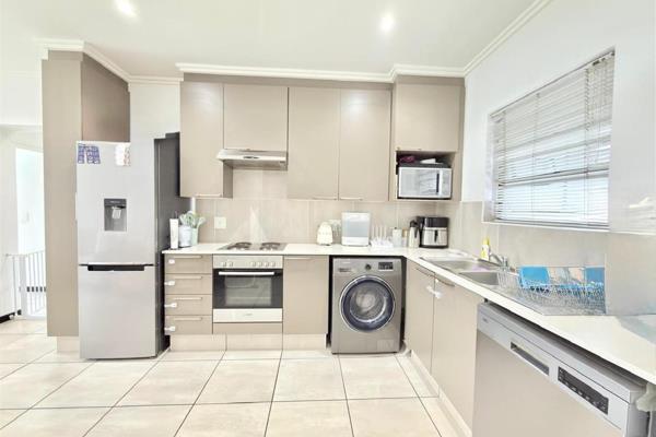 Welcome to this charming apartment in the sought-after suburb of Lonehill. This ground floor unit boasts a generous floor size of ...
