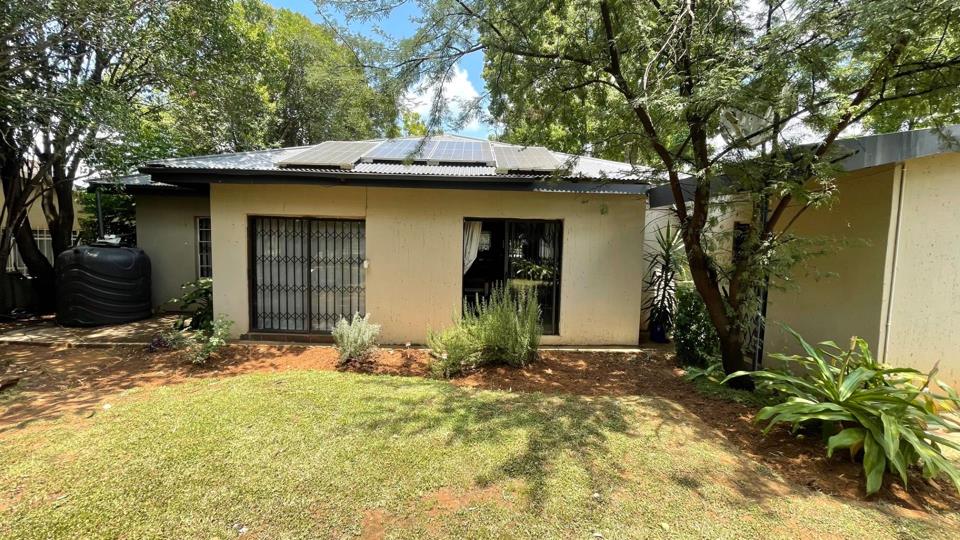 3 Bedroom House for sale in Rothdene - P24-116851578