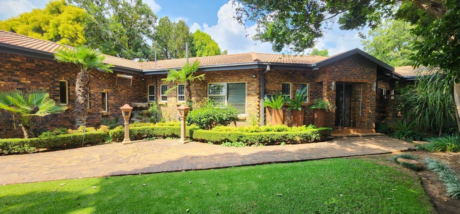 4 Bedroom House for sale in Meyerton Ext 6 - P24-116852928