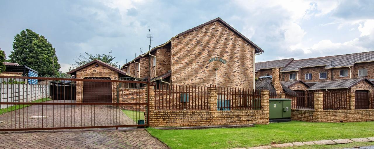 2 Bedroom Townhouse for sale in Lindhaven - P24-116838420