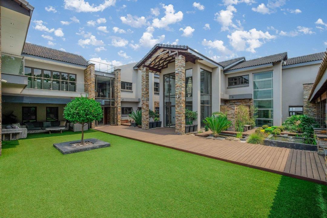 7 Bedroom House for sale in Protea Ridge - P24-116861733