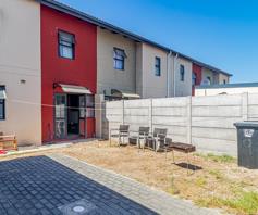 Townhouse for sale in Sunset Glen