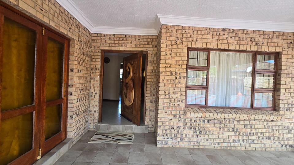 3 Bedroom House for sale in Colts Hill - 21 Leeukop Road - P24-116864792