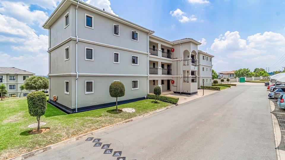 2 Bedroom Townhouse for sale in Fourways - 1111 Cedar Acres Complex ...
