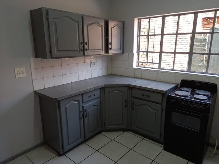 3 Bedroom Townhouse for sale in Rustenburg Central - P24-116869665