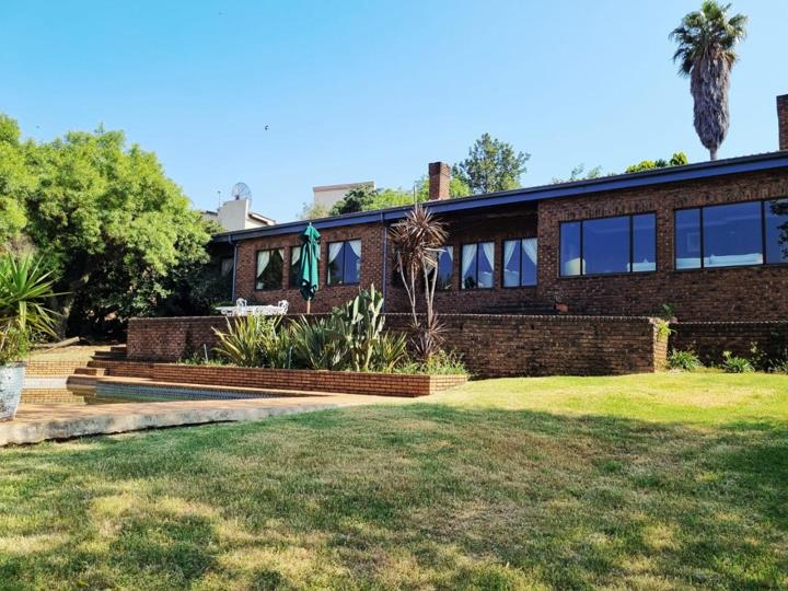 5 Bedroom House for sale in Mondeor - P24-116874308