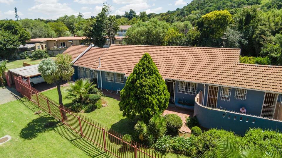 4 Bedroom House for sale in Mulbarton - P24-116878003