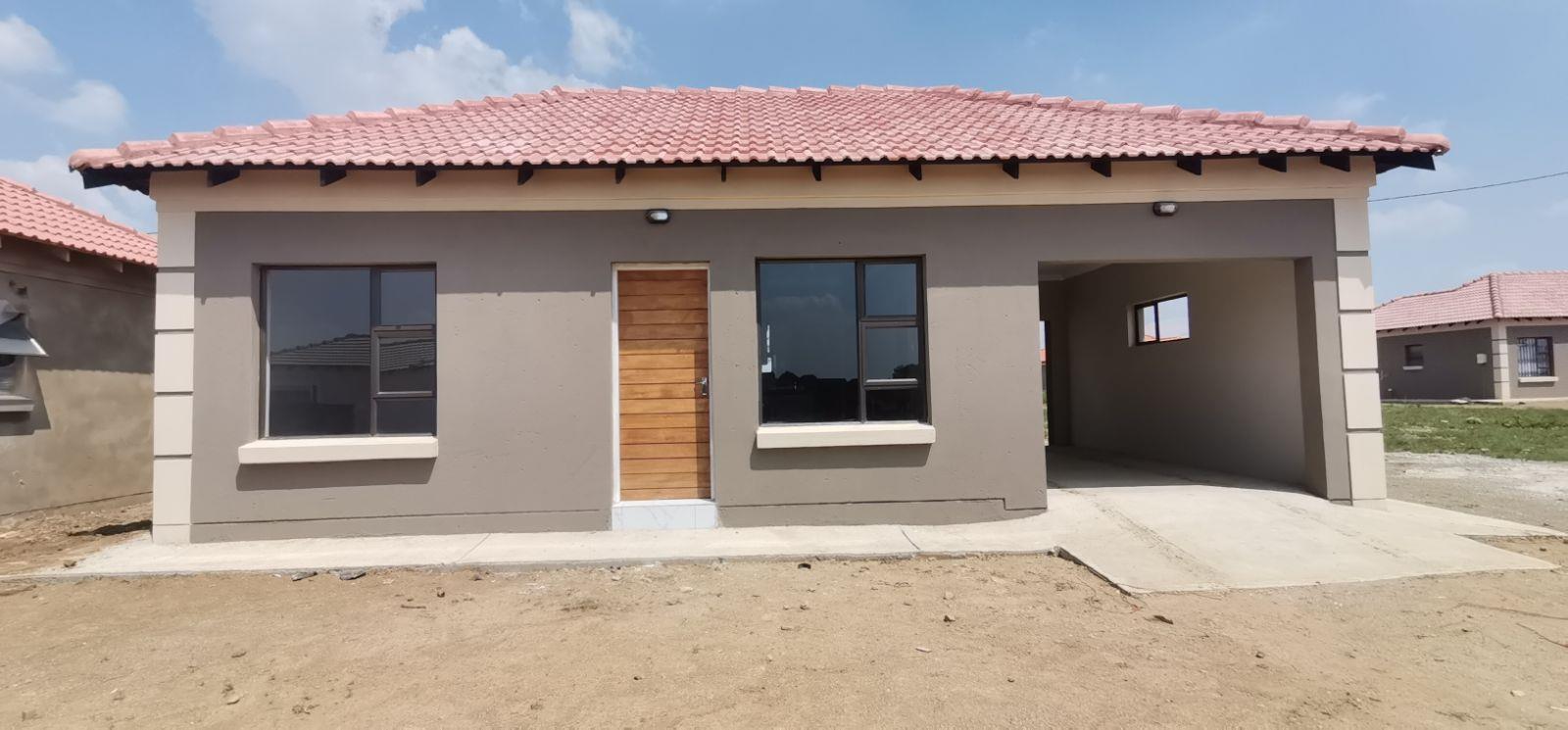 2 Bedroom House for sale in George Botha Park - P24-116878190