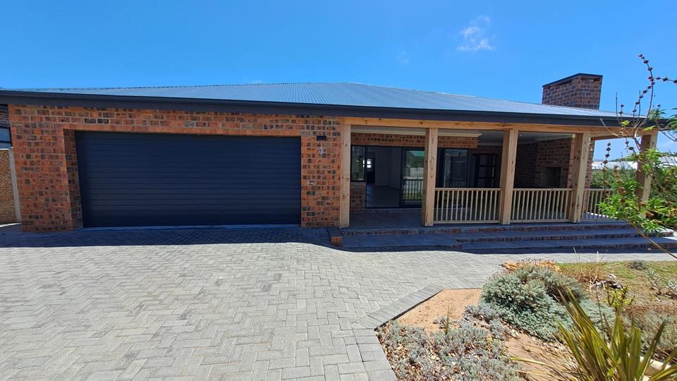 3 Bedroom House for sale in Stilbaai Wes - 4 Klapperbos Crescent - P24 ...