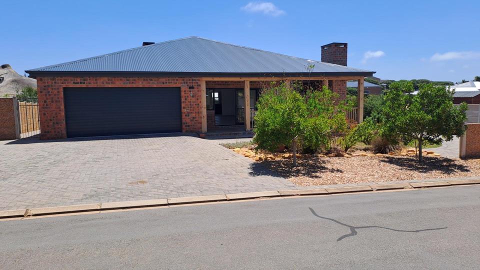 3 Bedroom House for sale in Stilbaai Wes - 4 Klapperbos Crescent - P24 ...