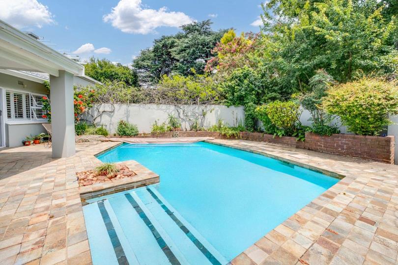 3 Bedroom Townhouse for sale in Strathavon - P24-116878648
