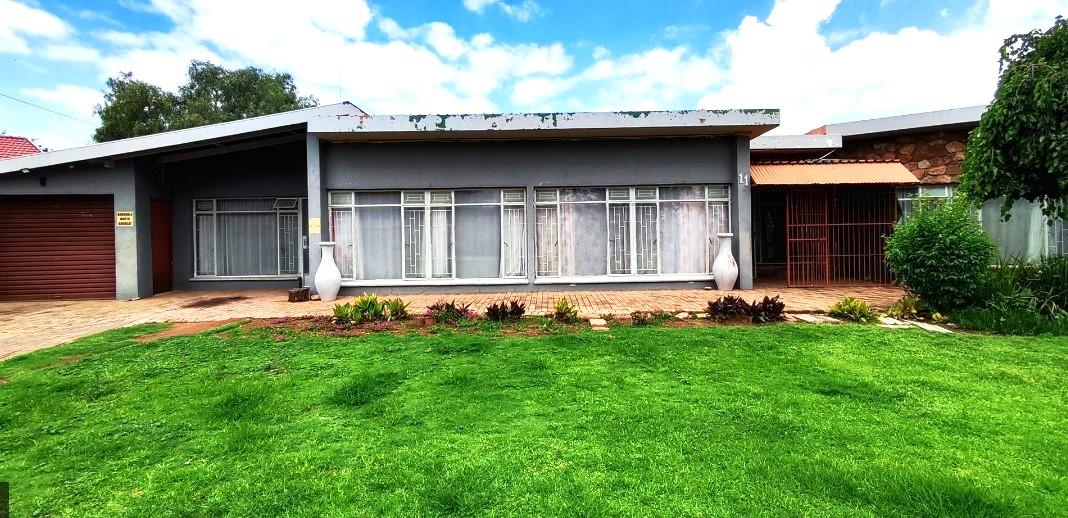 3 Bedroom House for sale in Nigel Ext 2 - P24-116879963