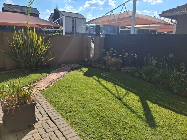 2 Bedroom Apartment / flat for sale in Rynfield - P24-116882932