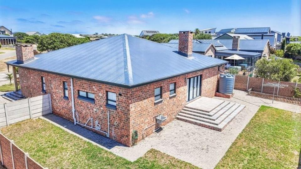 3 Bedroom House for sale in Stilbaai Wes - 4 Klapperbos Crescent - P24 ...