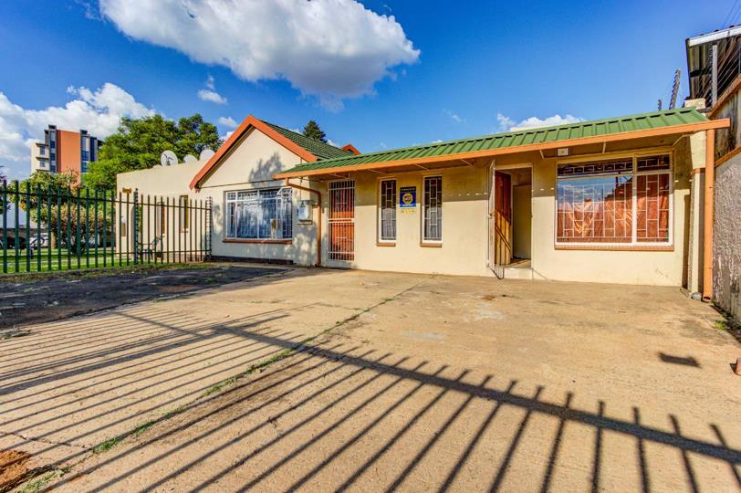 Commercial property for sale in Rhodesfield - P24-116899803