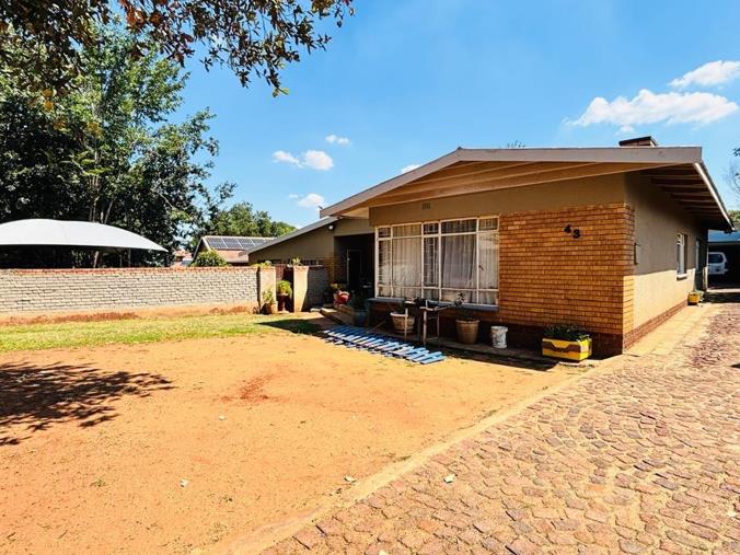 3 Bedroom House for Sale in Rothdene