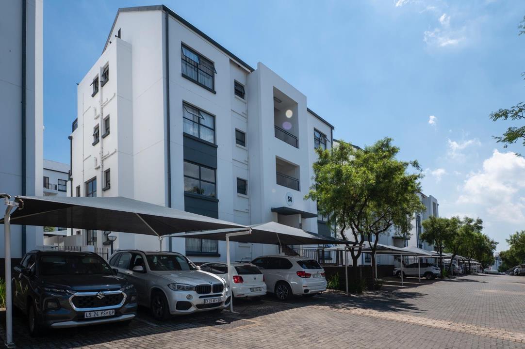 3 Bedroom Apartment / flat for sale in Greenstone Ridge - 16 Emerald ...