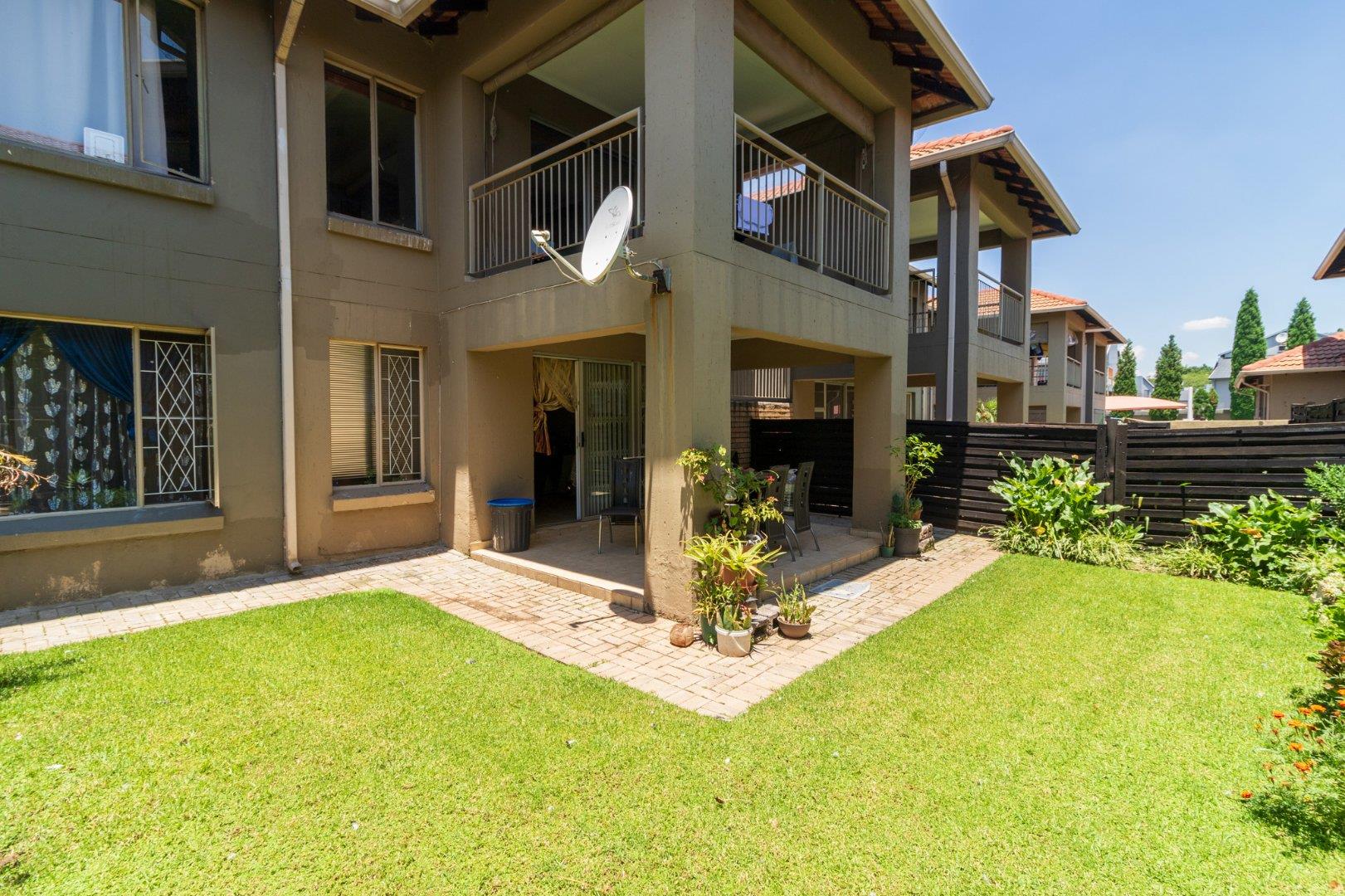 2 Bedroom Townhouse for sale in Rynfield - P24-116902739
