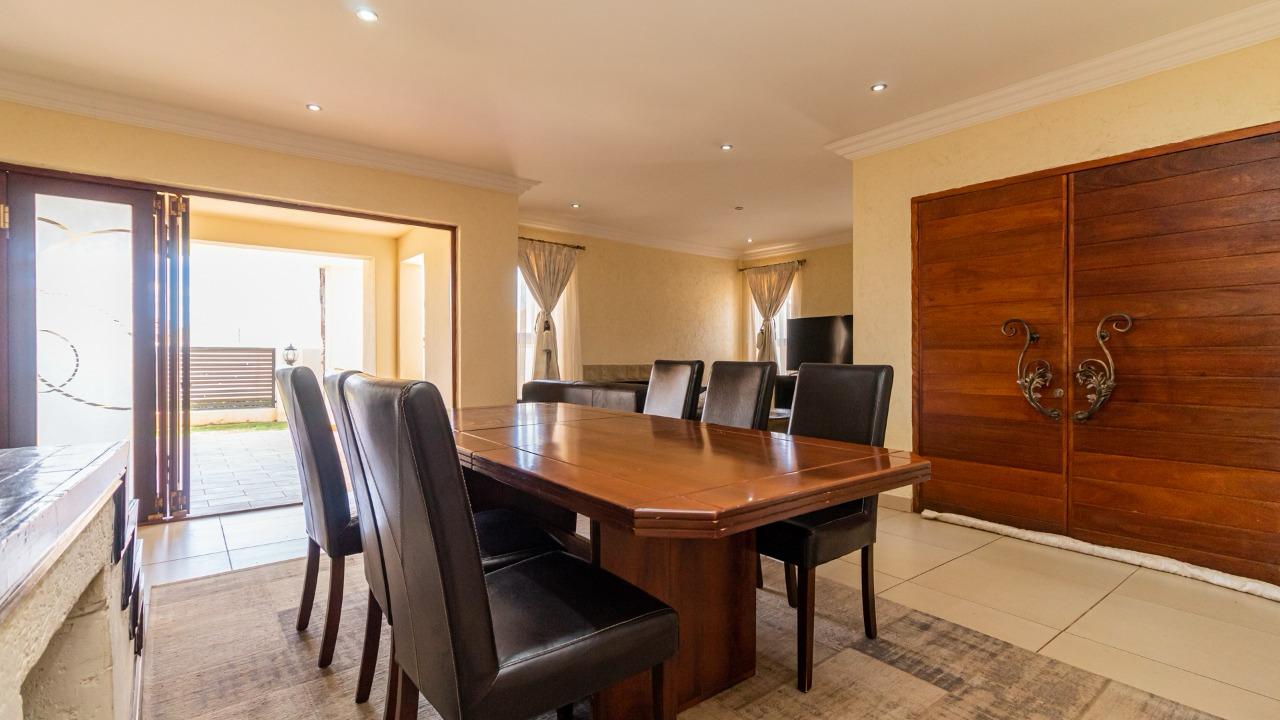 5 Bedroom House for sale in Mahube Valley - P24-117256748