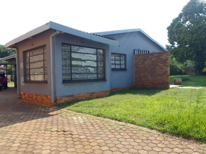 3 Bedroom House for sale in Randfontein Central - P24-116905694