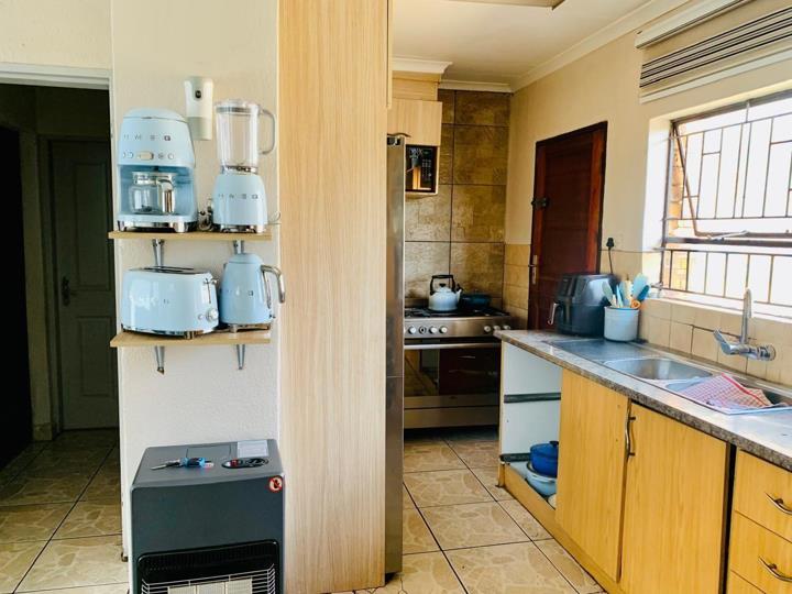 4 Bedroom House for sale in Ratanda - P24-115986144