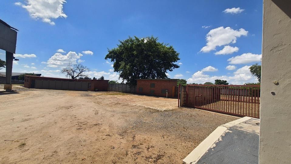 Commercial property to rent in Rustenburg Industrial - P24-116906912