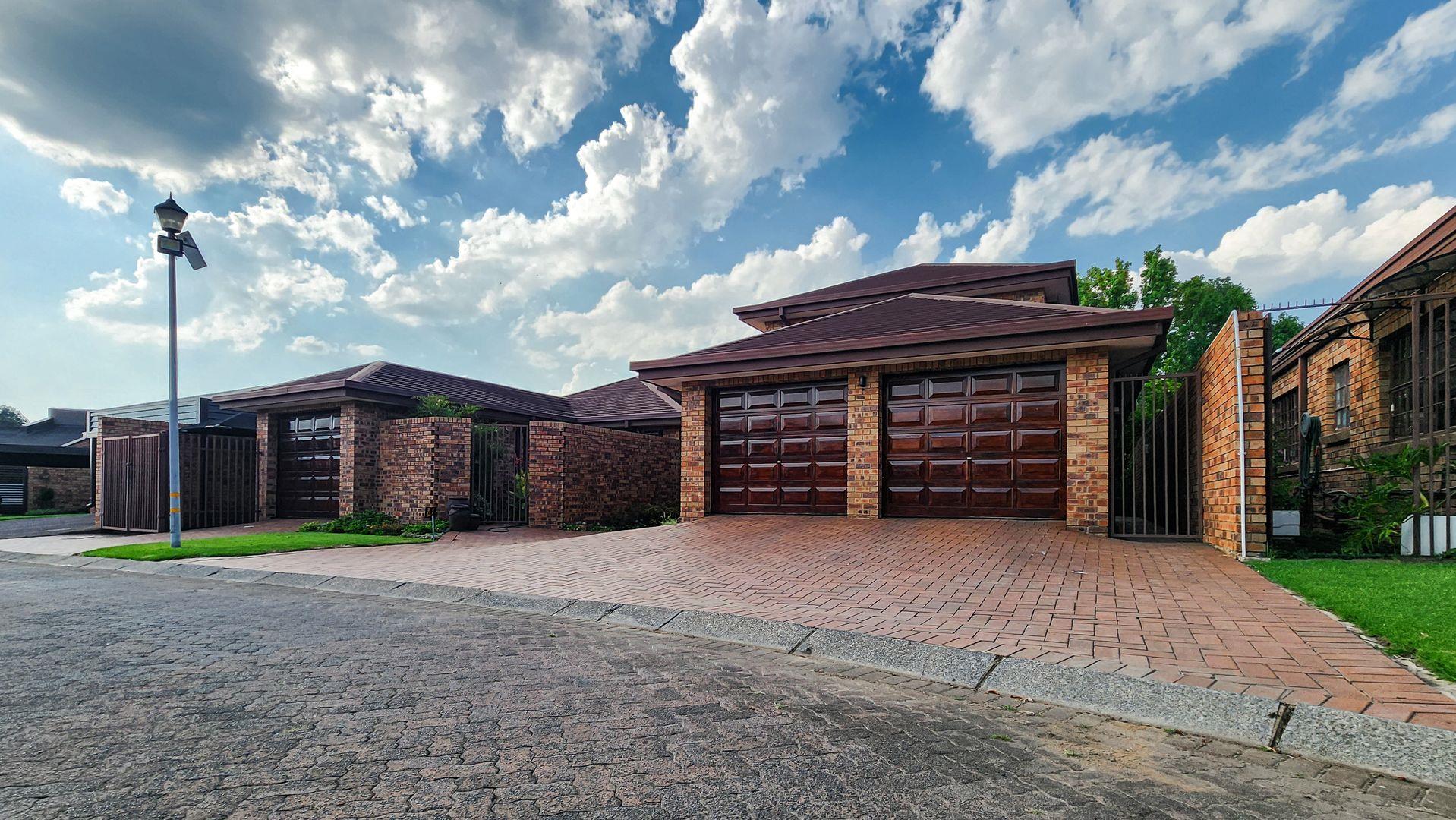 3 Bedroom House for sale in Sasolburg Ext 4 - P24-116917472