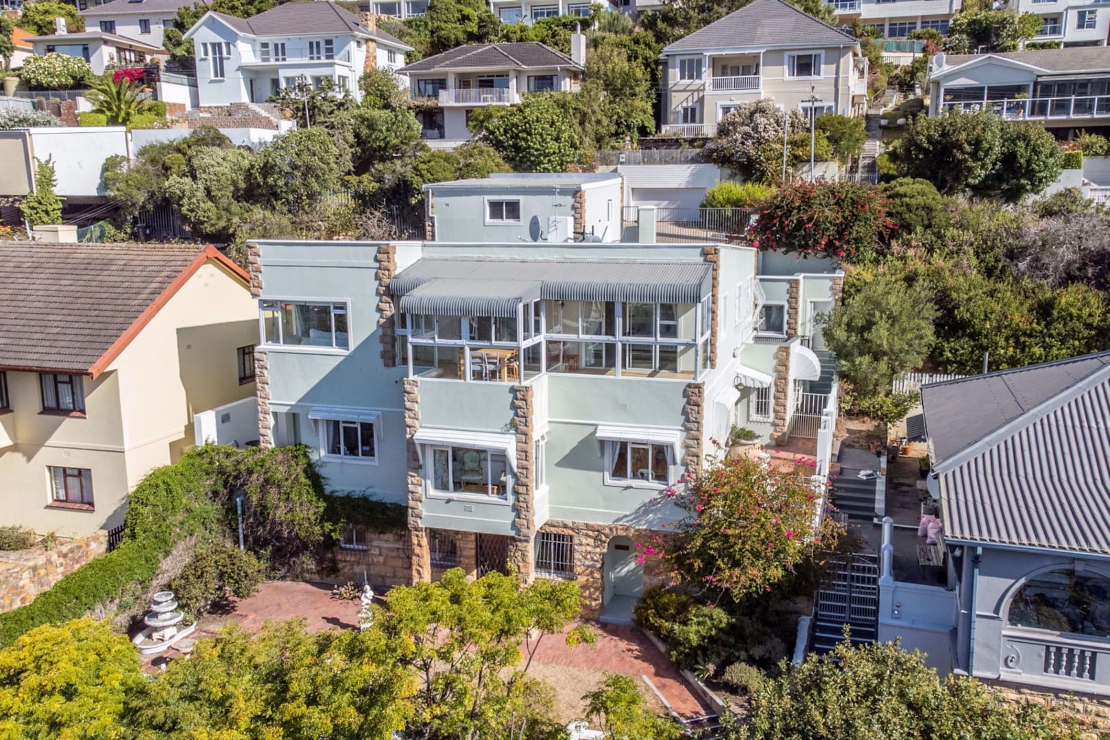 7 Bedroom House for sale in Fish Hoek - 3 Outspan Road - P24-116917700