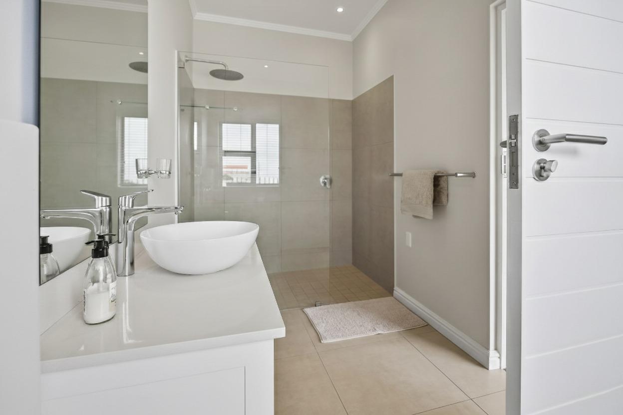 Photo of 2 Bedroom Apartment / flat to rent in Whale Rock Heights