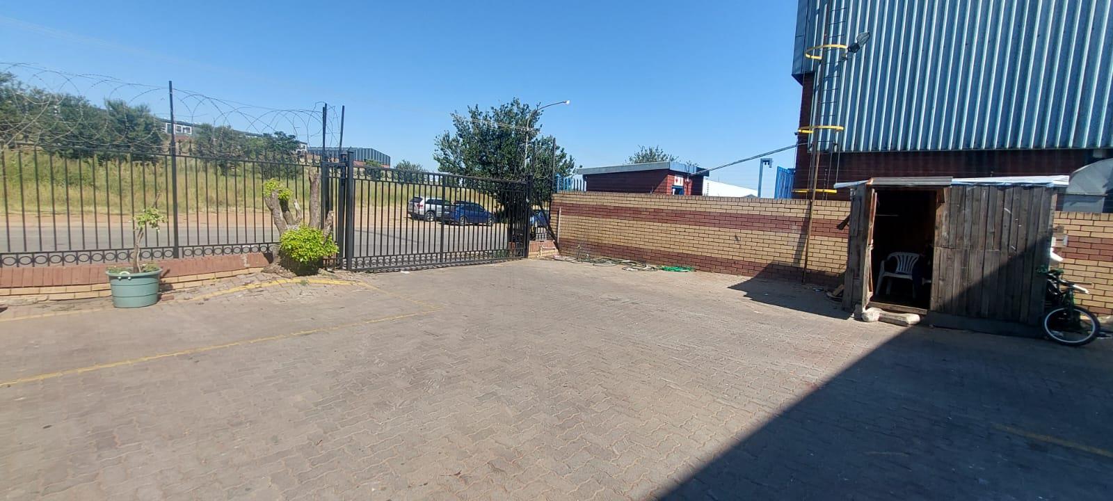 Commercial property to rent in Sunderland Ridge - P24-116919236