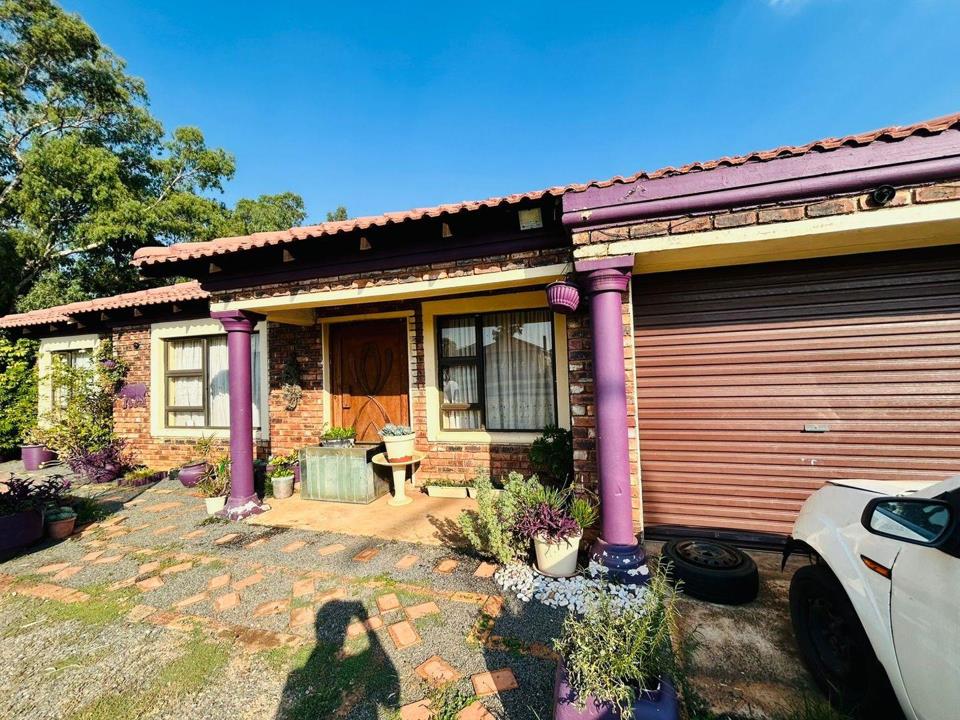 4 Bedroom House for sale in Strubenvale - P24-116918415