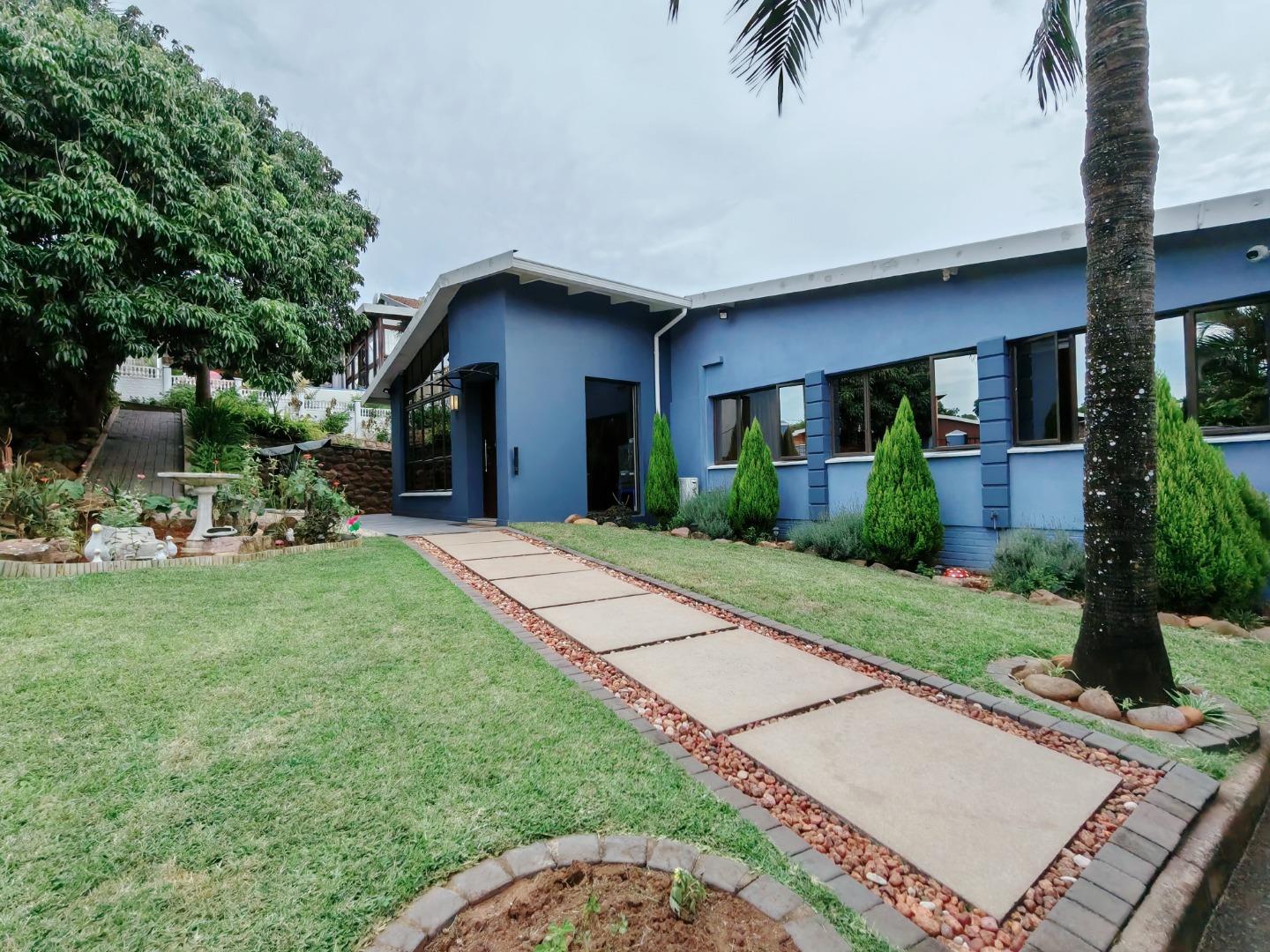 4 Bedroom House for sale in Glen Hills - 9 Terence Place - P24