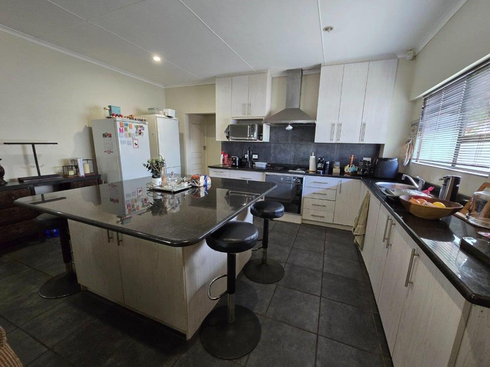 Listing number: P24-116922437, Image number: 1