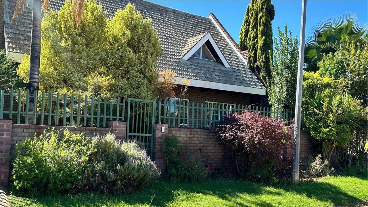 4 Bedroom Townhouse for sale in Die Rand - P24-116924738