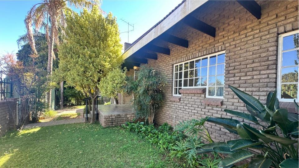 4 Bedroom Townhouse for sale in Die Rand - P24-116924738