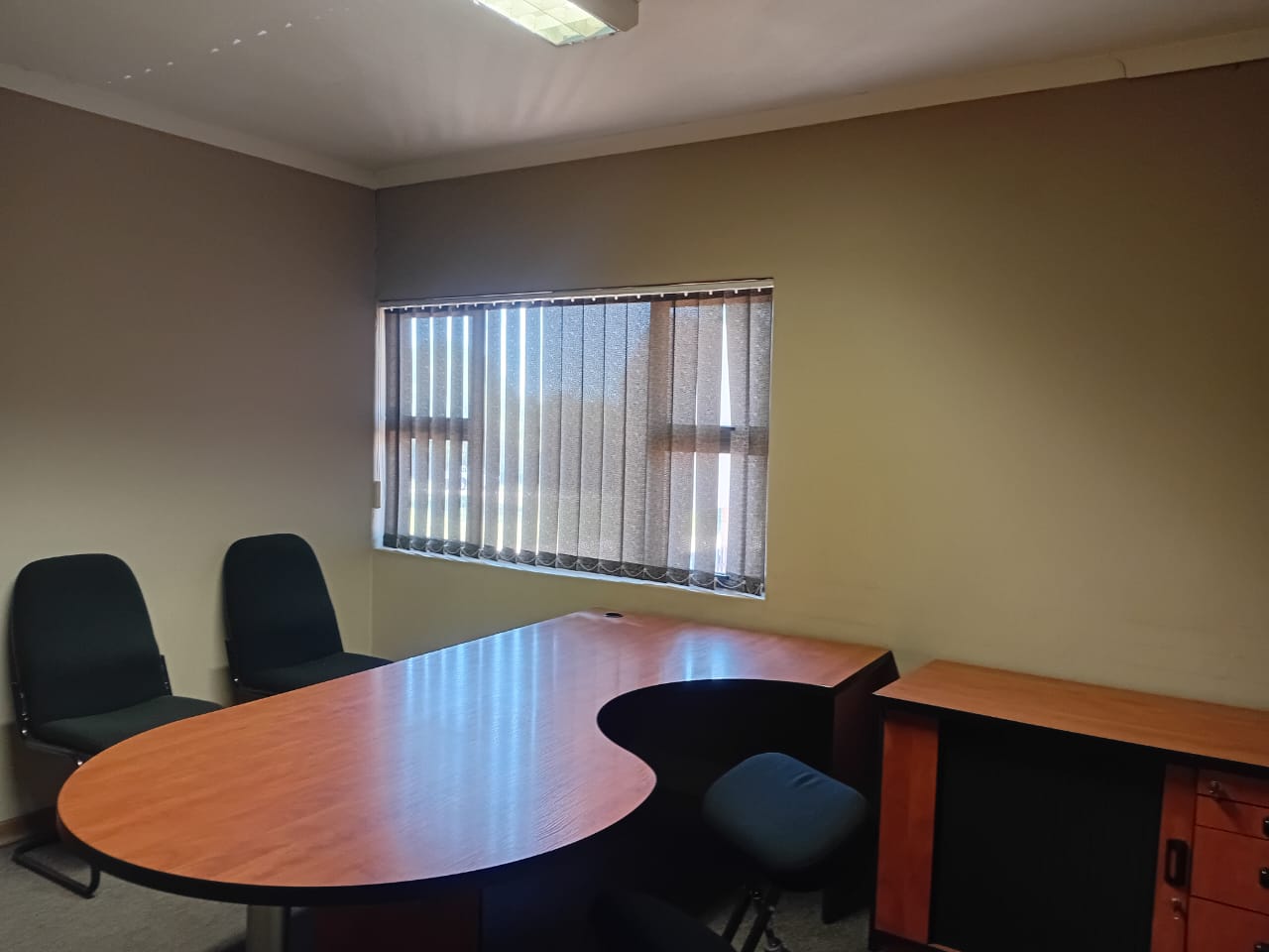 Commercial property to rent in Model Park - P24-116928554