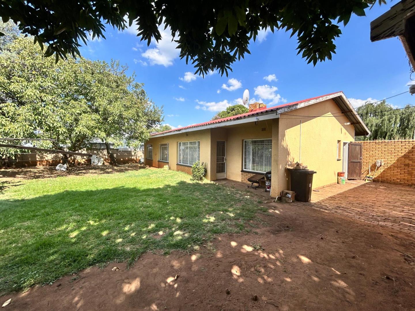 3 Bedroom House for sale in Strubenvale - P24-116928909