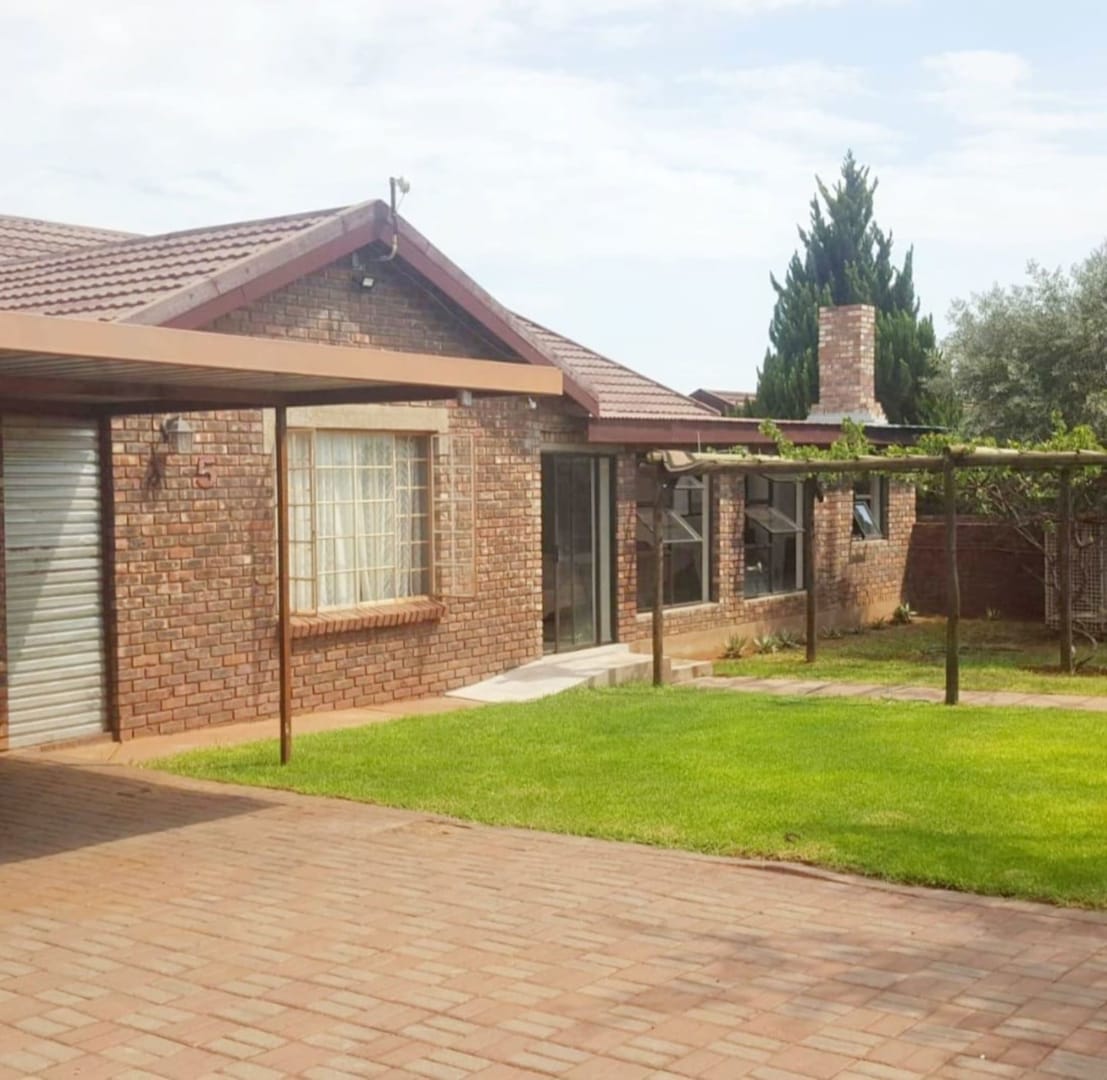 3 Bedroom House for sale in Dibeng - P24-116929395